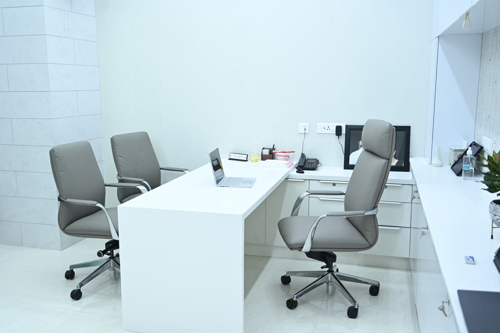 Dr. Reddy's consultation desk in Cabin 5