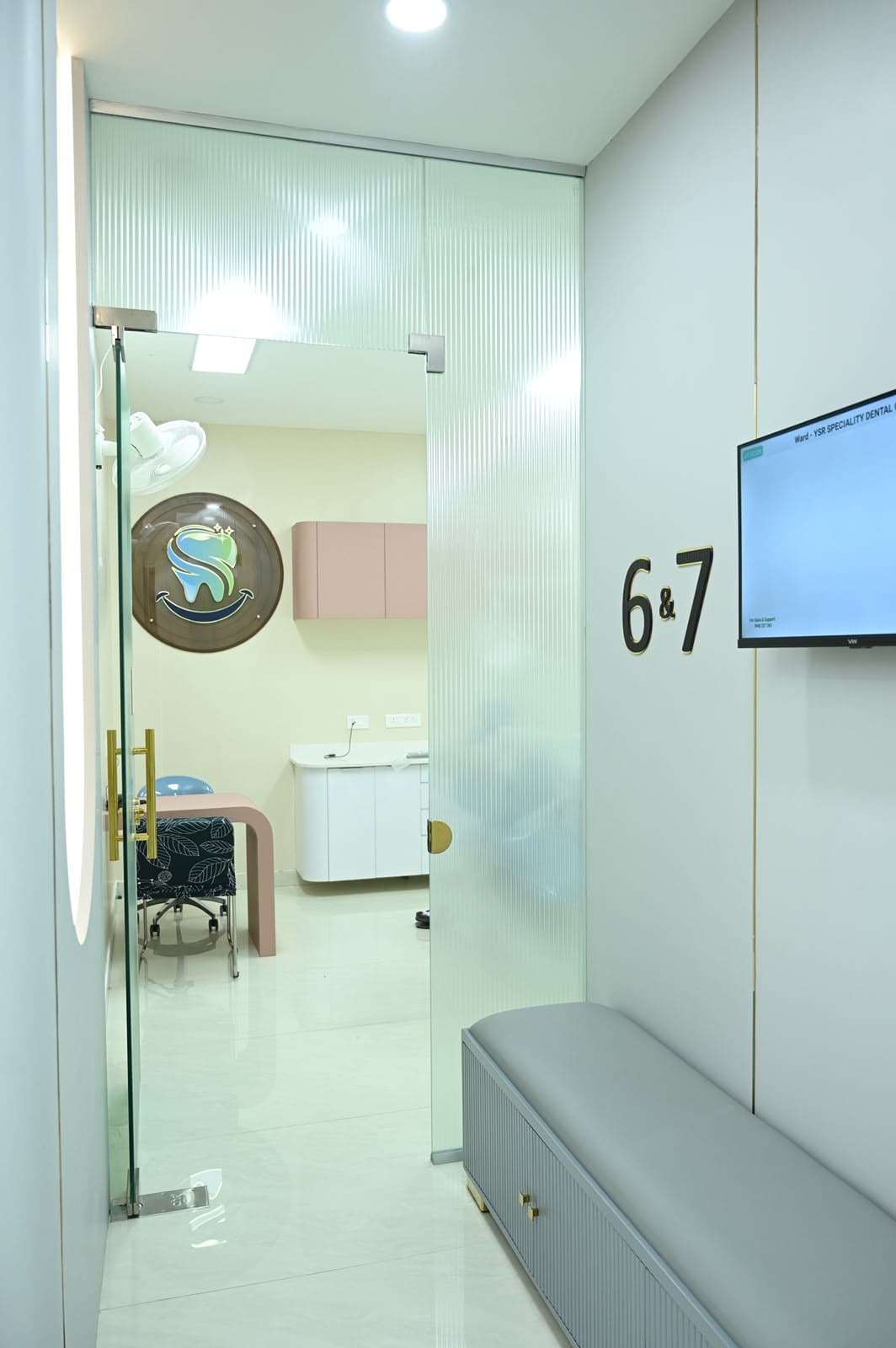 Corridor leading to cabins 6 and 7